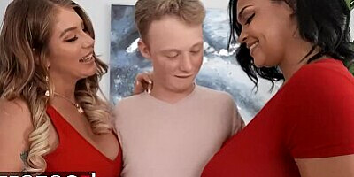 MOFOS - Jimmy Michaels Makes Sure He Equally Cums On Curvy Babes Ashlyn Peaks & Dames