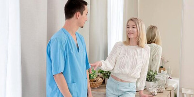 Tricky Masseur - blonde action