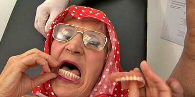 Toothless grandma (70+) takes out her dentures before sex