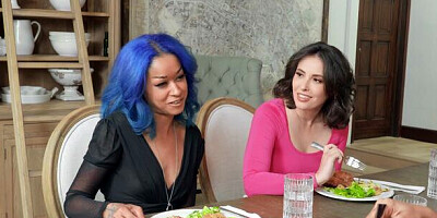 Pulchritudinous Casey Calvert and Kira Noir at threesome trailer