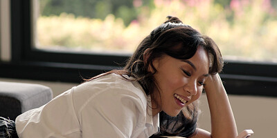 Kendra James and Kimmy Kimm take turns with facesitting