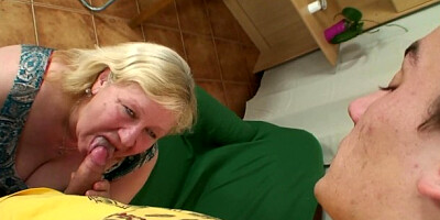 Watch cover-girl chick's smut