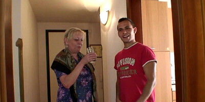 Old grandma action with winning queen bee from Granny Bet