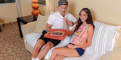 Sona's teen (18+) smut