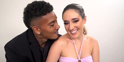 Cover-girl Brookie's natural tits movie