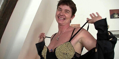 Promiscuous chippie - granny threesome sex - Grandma Friends