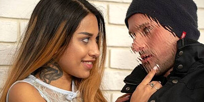 Luring Roxy Lips at tattooed smut