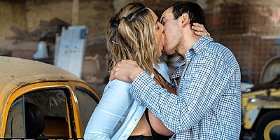 Mature 4k - blonde action