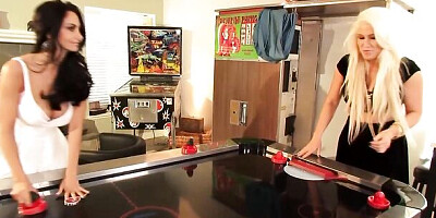 Sassy Ava Addams and Nikki Phoenix - oral movie - Candy Lickers