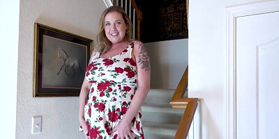 Pantyhose masturbation from the best looking MILF babe