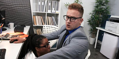 Plastic Kira Noir at side fuck dirt