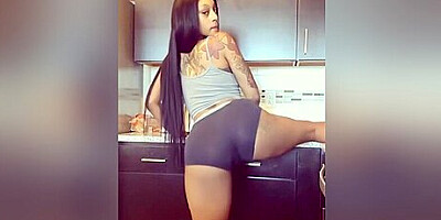 Twerk Sumn - Snap Chat