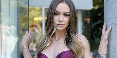 Liv Wild and Naomi Swann decide to eat feet and fuck pussy