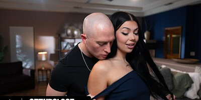 UP CLOSE - PAWG Holly Day Gets All Oiled Up & Ready To Fulfill Her Strong Desire Of Zac Wild's BWC