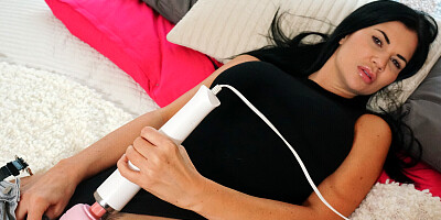 Jasmine Jae rubs her pussy with toys in spicy solo