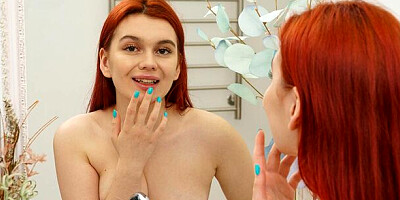 Cover-girl Fessa Lux at amateur xxx