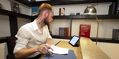 He fucked me right on the table and cum in my pussy