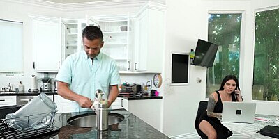 Businesswoman Gets FreeUsed By Her Husband During A Work Meeting - FreeUse Milf