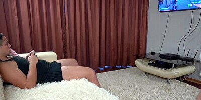 Girl gave the guy a blowjob while he plays in Fortnite