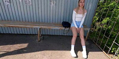 The girl from the stop jumped on the dick deep inside the pussy for E to pay money in the public