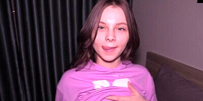 18yo Teen Gets Her Hole Stretched