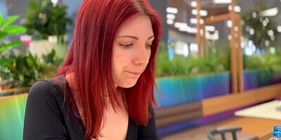 Fucking med en ven i et offentligt toilet, så hendes kæreste ikke finder ud af om snyd! (Del 2)