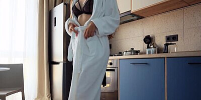 The depraved stepsister in a bathrobe gave herself right in the kitchen