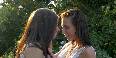 Watch bouncy mantrap's trailer