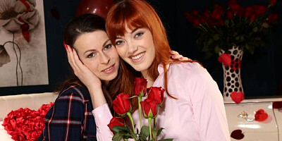 Femme fatale Anny Aurora and Caroline Ardolino's stripping scene