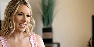 SWEET HEART VIDEO - Bunny Madison Risks Her Job To Fuck Bella Rolland During Working Hours