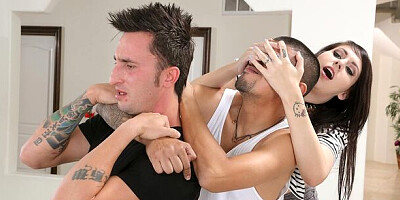 Big-boobed girlfriend Luna C. Kitsuen likes riding on a hard boner