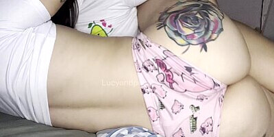 Rommy lesbians got horny at dawn, and they masturbate kissing deliciously