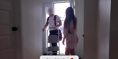 Horny Housewife Milf Gives Blowjob to Construction Worker