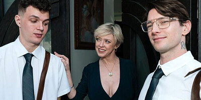 Aristocratic Dee's oral movie