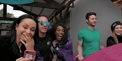 Viewers don't pay for filming outdoor pussy penetration