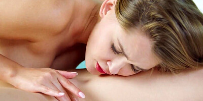 Sia Siberia and Sonya Blaze blazing through a lesbian fuck