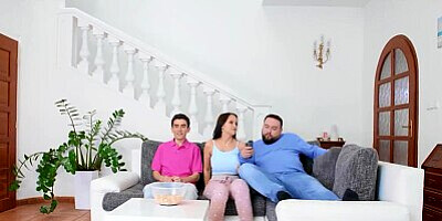 Brazzers - Once Jennifer Mendez's Bf Leaves The Room, She Grabs The Opportunity To Fuck A Huge Dick