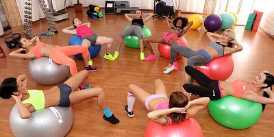 Sensuous Luna Corazon and Yenna Black's pussy licking dirt