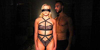 Nighttime pound in the bedroom with an elegant Chloe Rose