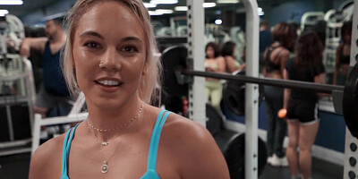 Kelsey Kane shows her astonishing booty while fucking