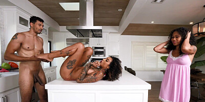 Two smoking hot chicks are sharing lad's dick in 3some