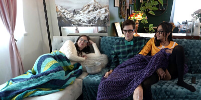 Nerdy stepsiblings are making ou infront of their mommy