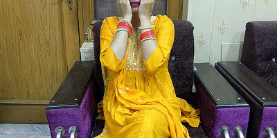 Husband surprises his wife on her birthday by giving her sexual pleasure in hindi