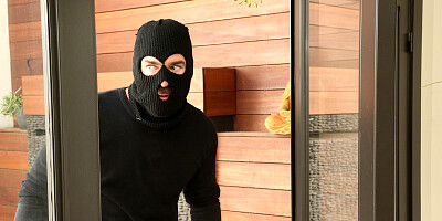 Slow build up to a breathtaking fucking session with a brunette