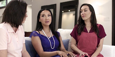 Domination session with lesbian anal and double penetration