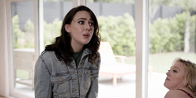 Cougar and stepdaughter are fycjed bty a muscled guy