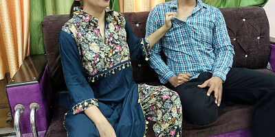 Indian Punjabi stepmother's hand is in the hands of the putt, the stepmother of the stepson, who opened her foodie, put the