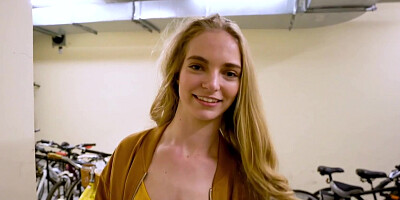 Long-haired gal Lana Sharapova screwed in the living room