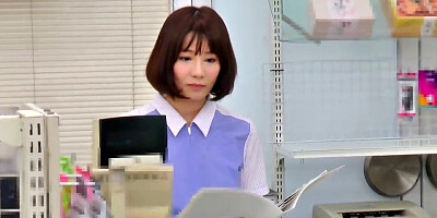 Japanese babe fucked between the isles and it is hot