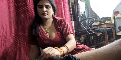 The lonely sister-in-law is enjoying sex while shaking her brother-in-law's dick.